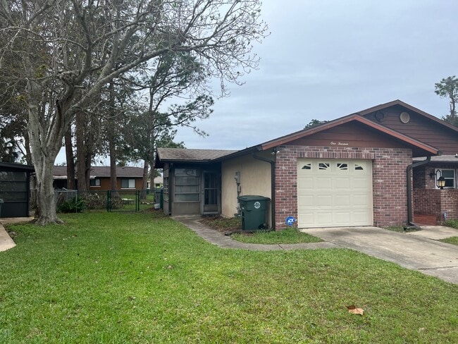 Foto del edificio - 114 Woodbridge Cir S