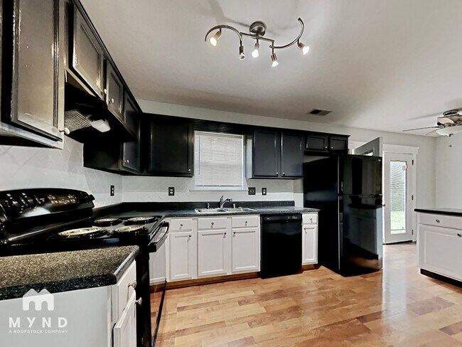 Building Photo - 2012 King Arthur Cir