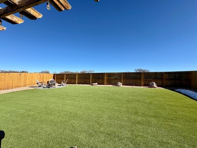 Foto del edificio - Stunning Newer Ranch Style 4 Bedroom