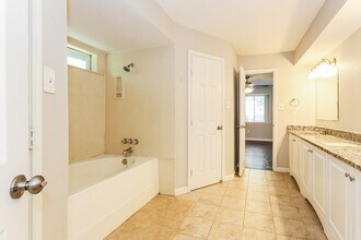 Building Photo - 24106 Creekview Dr