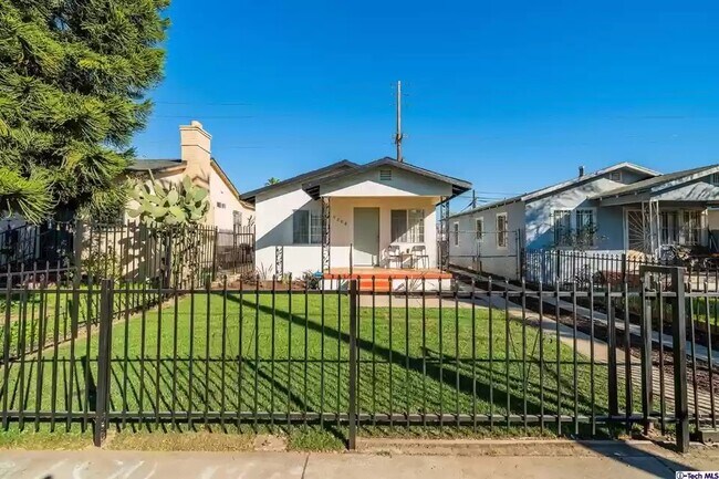 Building Photo - 9208 Hooper Ave.