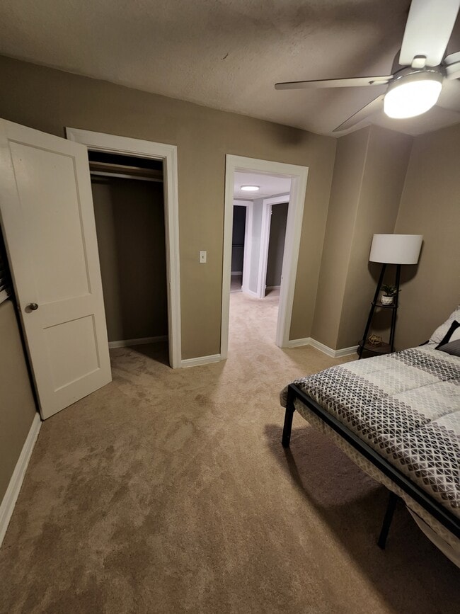 Building Photo - 238 E 7th St