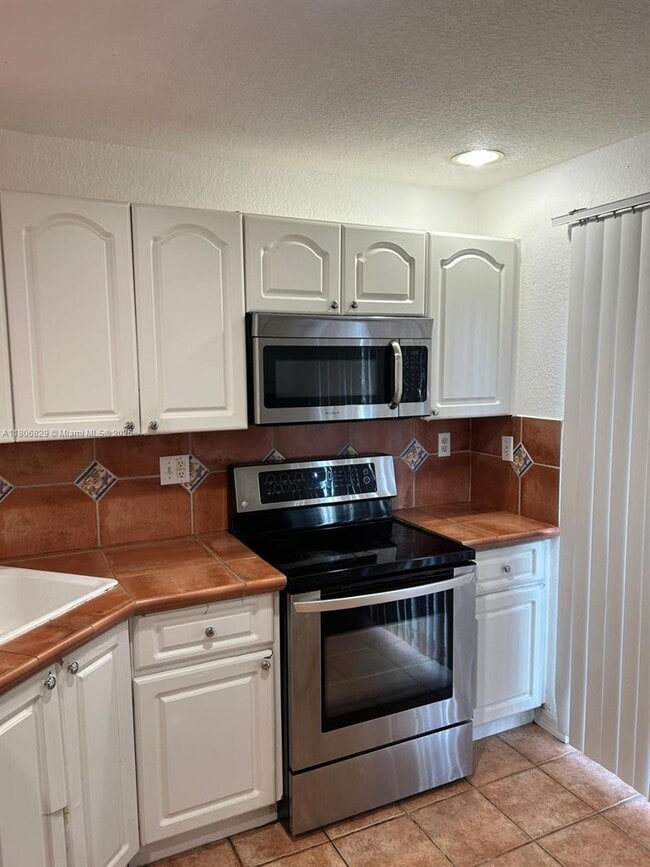 Foto del edificio - 5725 NW 109th Ave