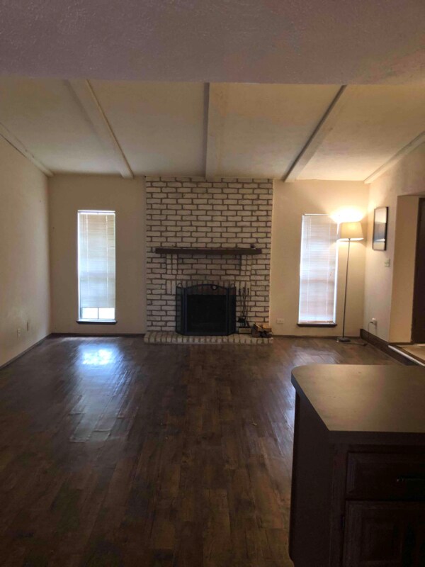 Foto del edificio - 3404 Livingston Ln