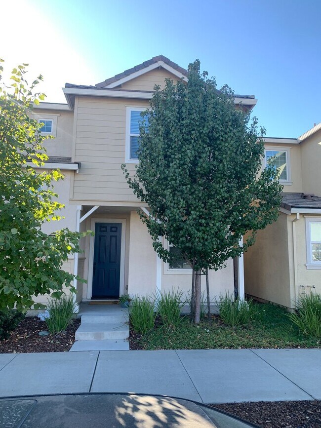Photo - Two Story Home in Natomas, 3 bd/2.5ba, 2 c...
