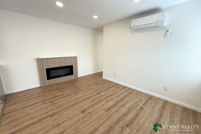 Foto del edificio - Remodeled 3 BD/2 BA Home with Private Entrance and Backyard