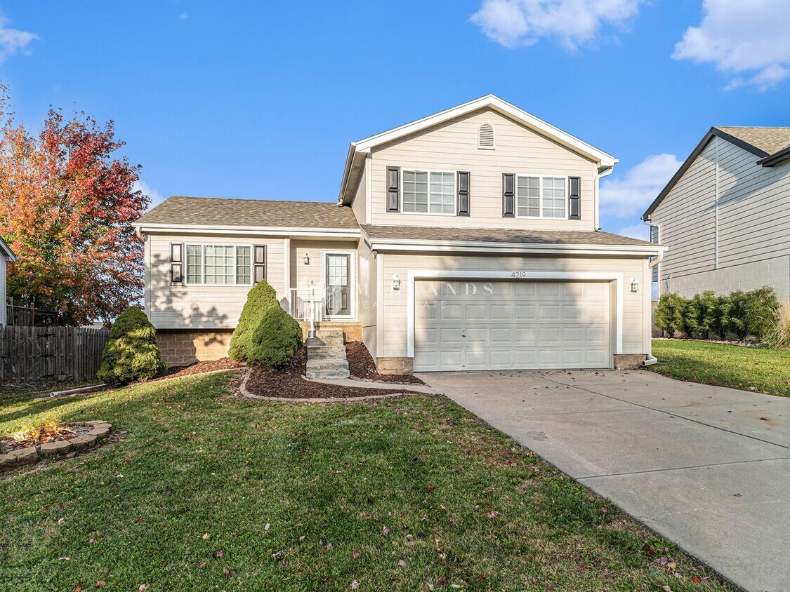 Foto principal - Multi-Level Elkhorn Home