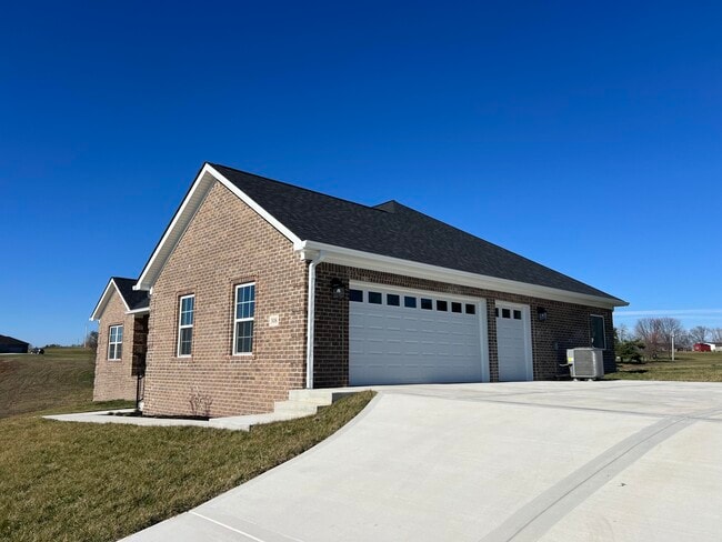 Building Photo - 308 Wolverine Way