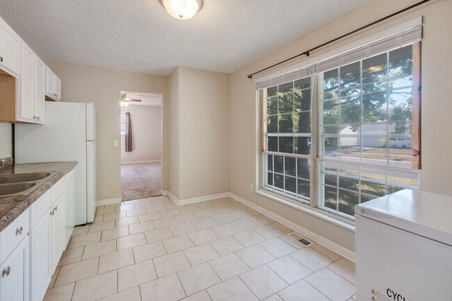 Foto del edificio - 3 BED / 1 BATH HOUSE IN URBANA WITH IN-UNI...