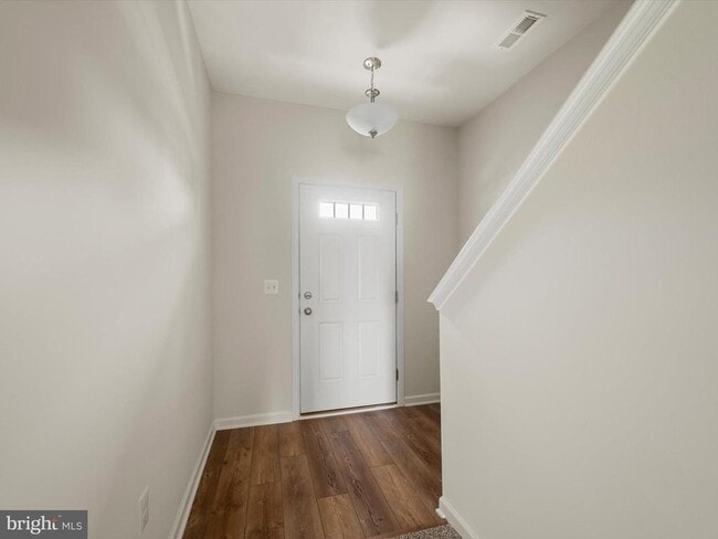 Building Photo - 113 Heyford Dr