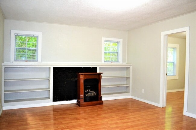 Photo - 1301 Bernard St House