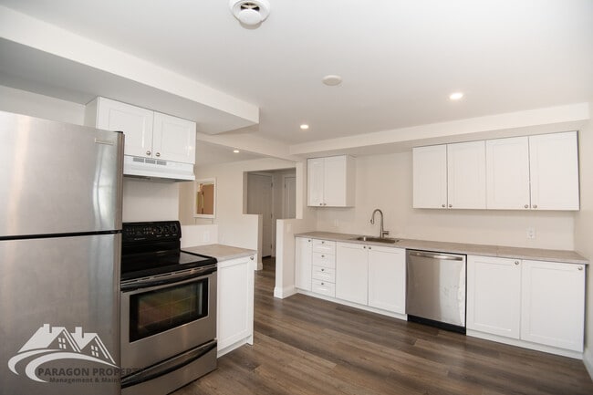 Building Photo - 216 Gillard St