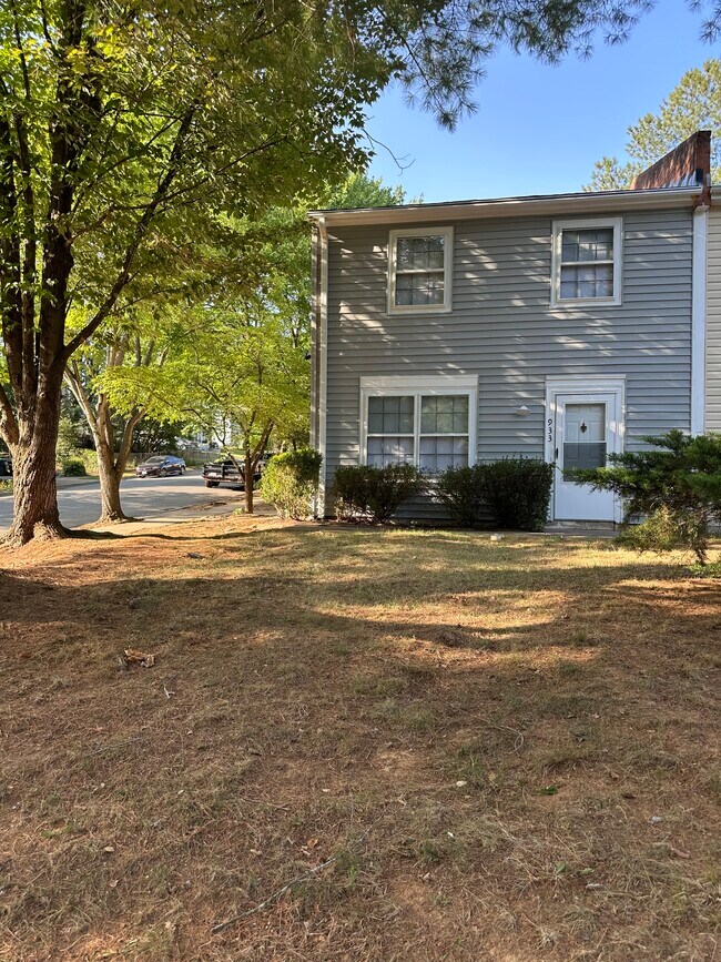 Foto del edificio - 933 Rock Creek Rd