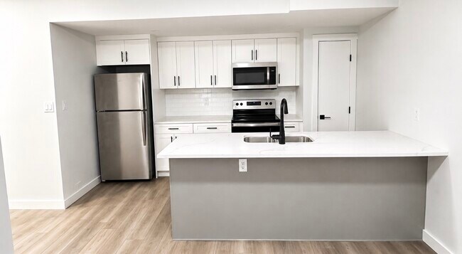 Building Photo - 10511 157 St NW