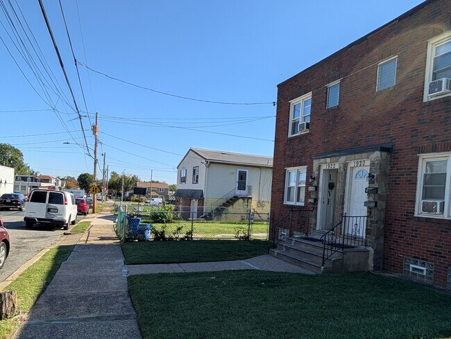 Building Photo - 1922 Ripley St