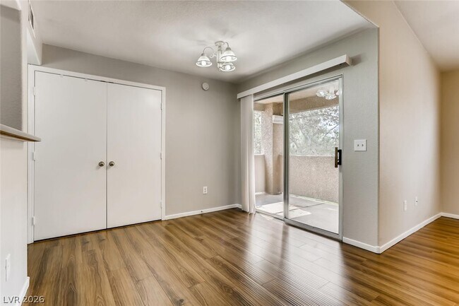 Foto del edificio - 555 E Silverado Ranch Blvd