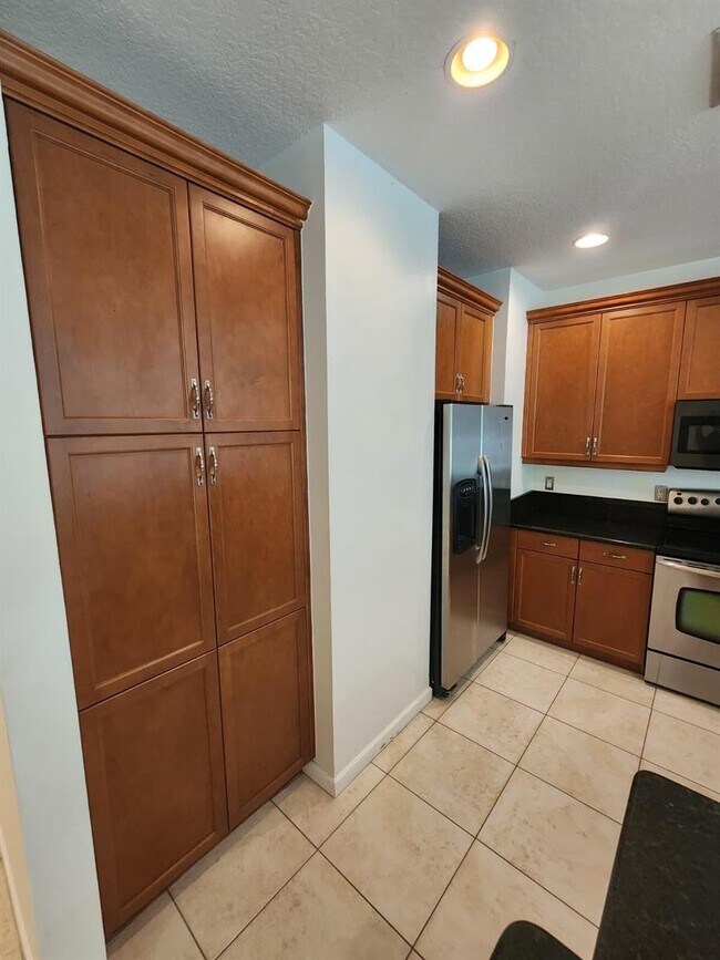 Building Photo - 460 Marbella Dr
