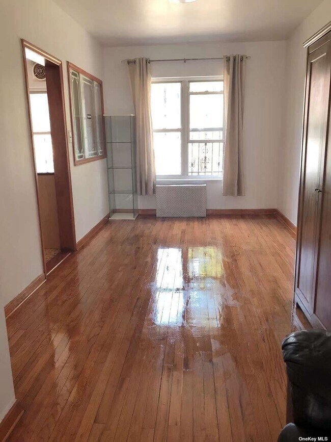 Foto del edificio - 61-46-61146 146th Pl