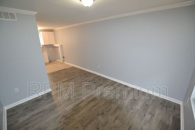 Building Photo - 947 Grebe St