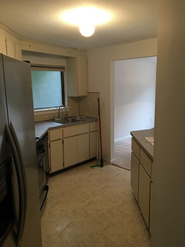 Kitchen - 159 Leland Farm Rd