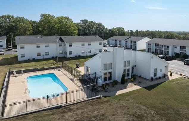 Foto del edificio - 321 Cedarview Ct