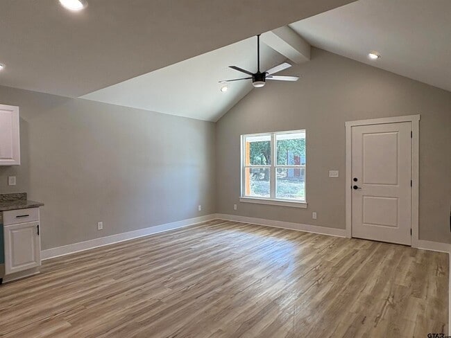 Foto del edificio - 492 Post Oak Dr