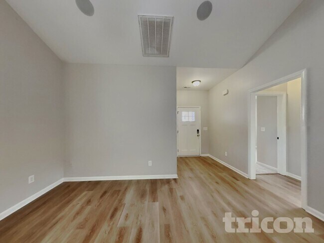 Foto del edificio - 15 Fairfax Dr