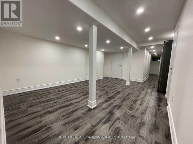 Photo du bâtiment - LOWER - 20 KEW BEACH AVENUE