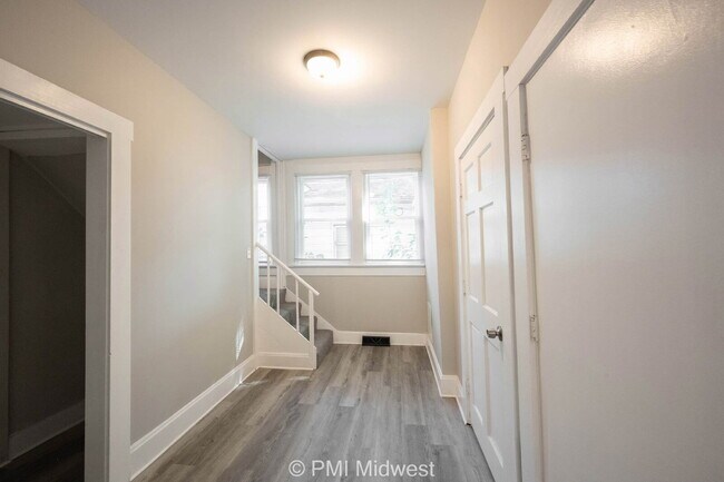 Foto del edificio - "Spacious 4-Bedroom Haven in Indianapolis ...