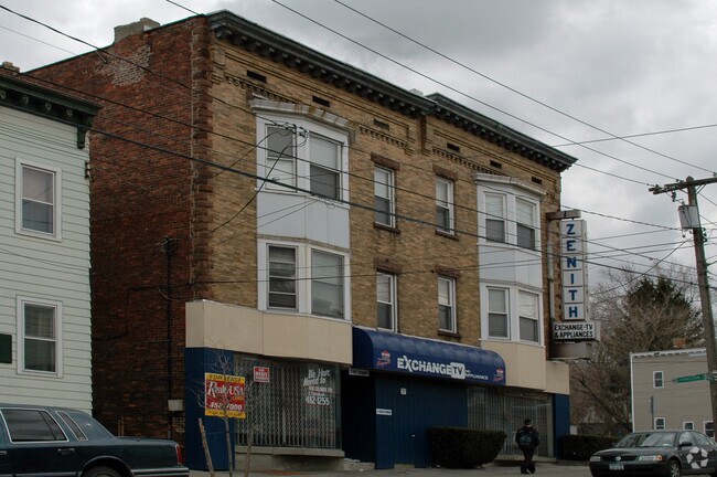 Building Photo - 65-67 Watervliet Ave
