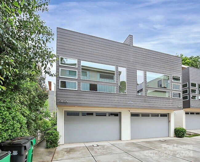 Building Photo - 916 Greenleaf Ave