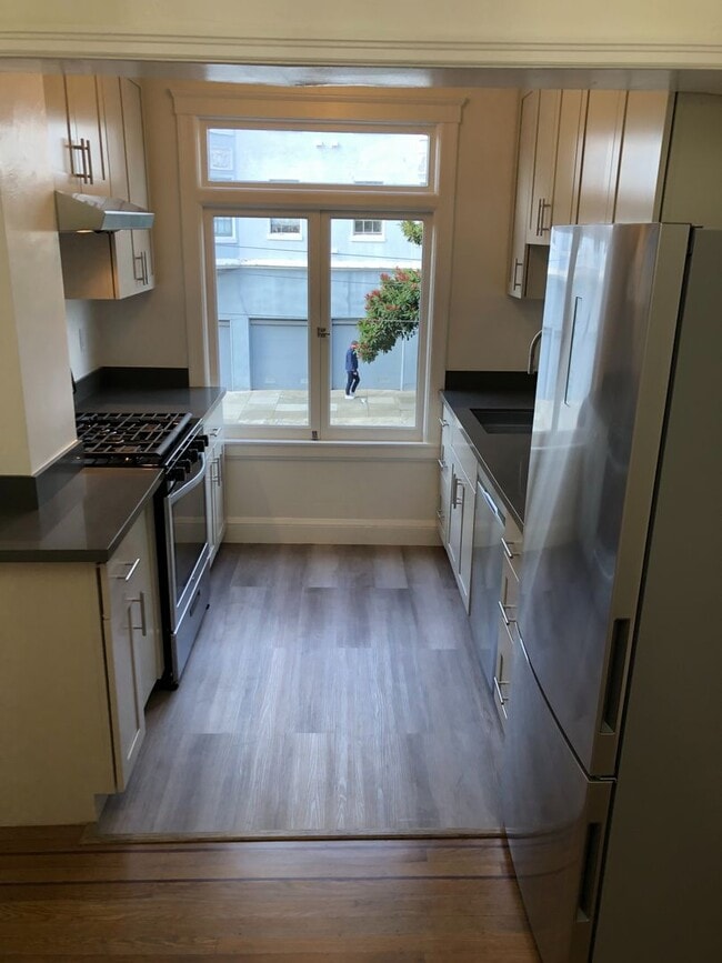 Building Photo - Remodeled rent controlled apartment w/all ...