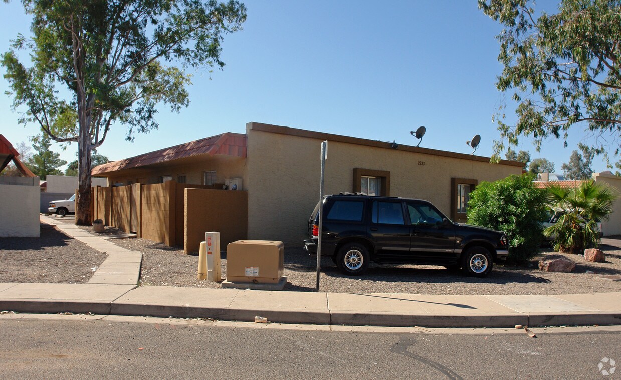 Building Photo - 2733 E Marconi Ave