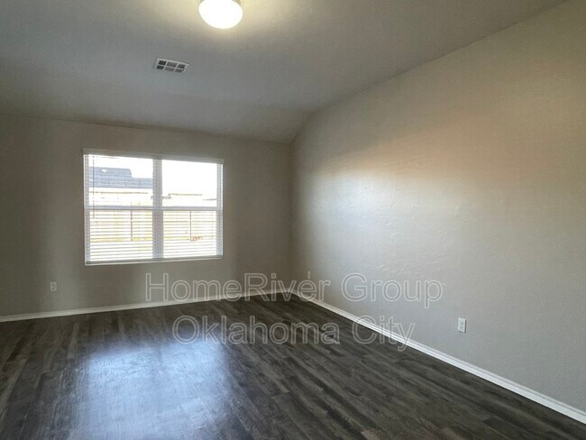 Building Photo - 5303 Nicole Dr