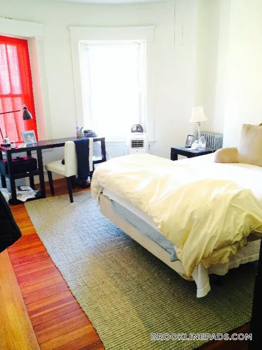 Foto del edificio - 1595 Beacon St