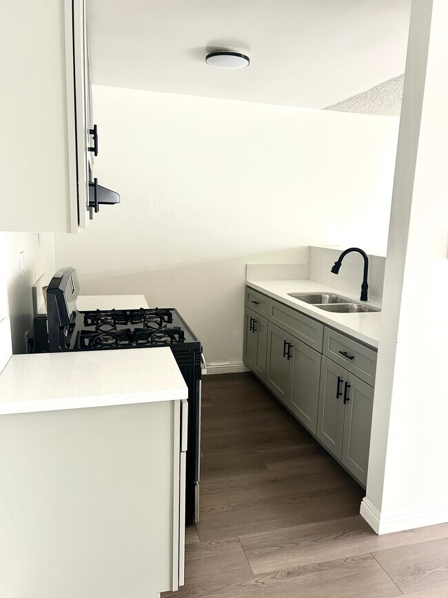 Foto del edificio - 794 N Shattuck Pl