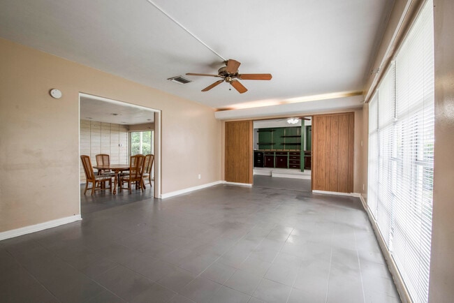 Building Photo - 4111 S Indian River Dr