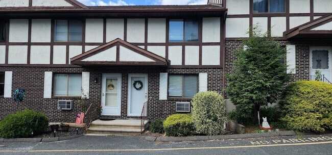 Building Photo - 260 Scott Rd