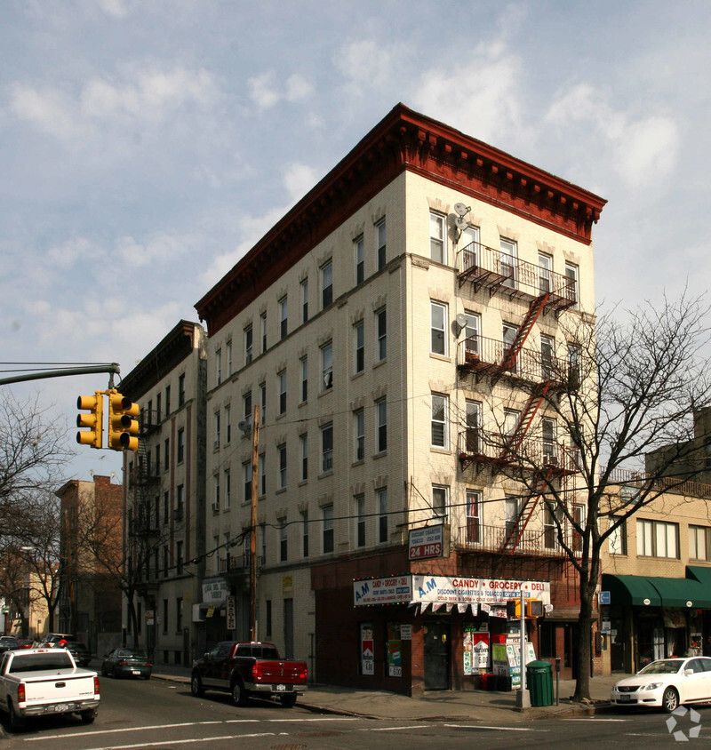 Primary Photo - 2400 Cambreleng Ave