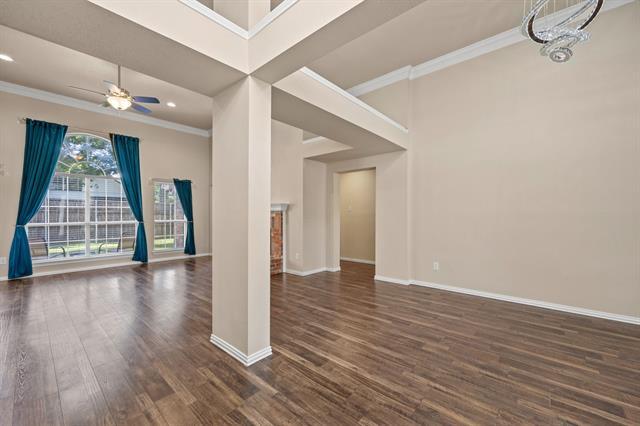 Foto del edificio - 1919 Wood Crest Dr