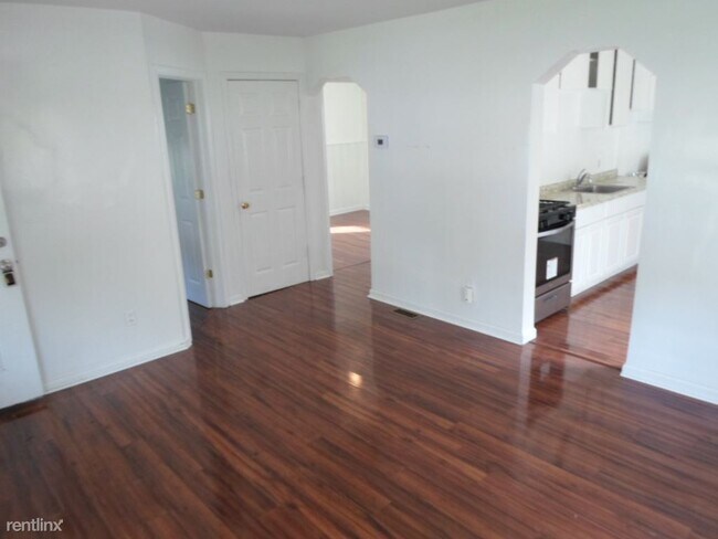 Building Photo - 3 br, 1 bath House - 14260 Knox Ave