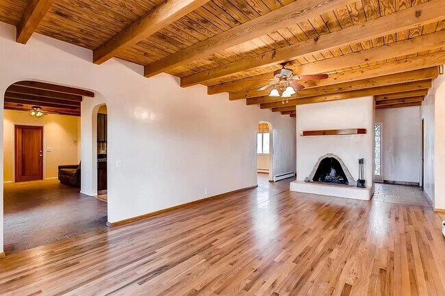 Building Photo - 1426 Galisteo St