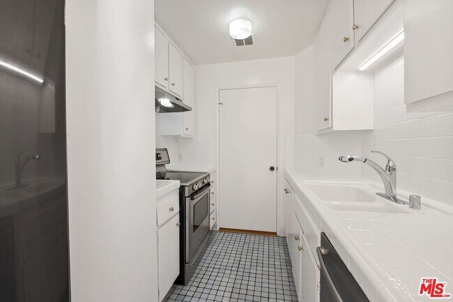 Foto del edificio - 10747 Wilshire Blvd