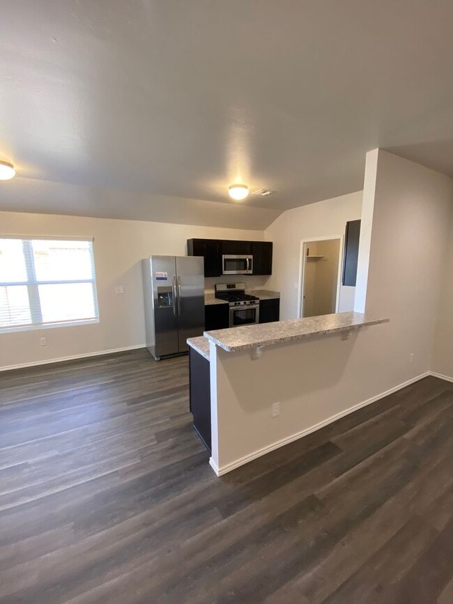 Building Photo - Three Bedroom | Two Bathroom Home in Yukon