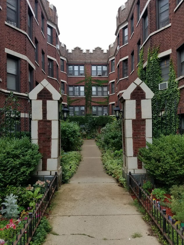 Foto principal - 6826 N Wayne Ave