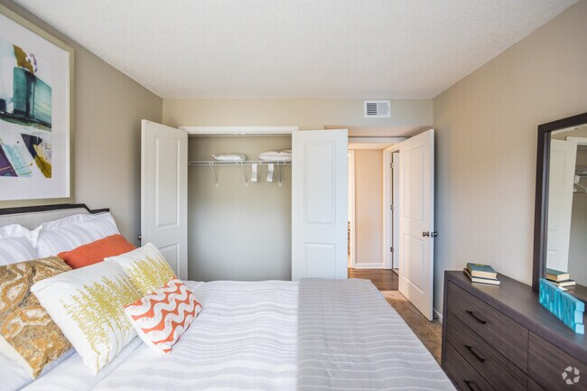 2HAB, 2BA - 1130 ft²- Renovado - Champions Hills at Windyke