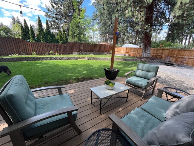 Building Photo - 665 NE 12th St