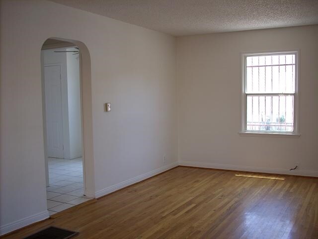Building Photo - 930 Daisy Ave