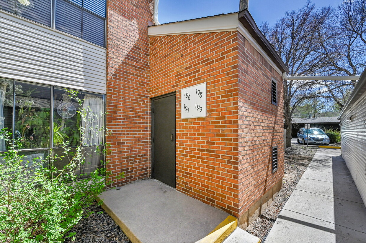 Primary Photo - $1,300 - 1 Bed, 1 Bath Condo in Denver wit...