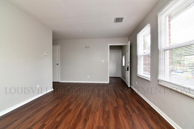 Foto del edificio - 212 E 13th St